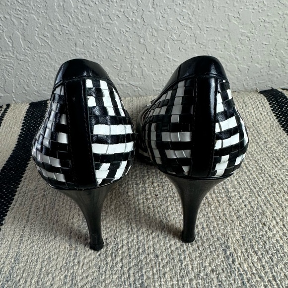 Arturo Chiang Castle Woven Leather Pump Heels in Black and White - Picture 4 of 8